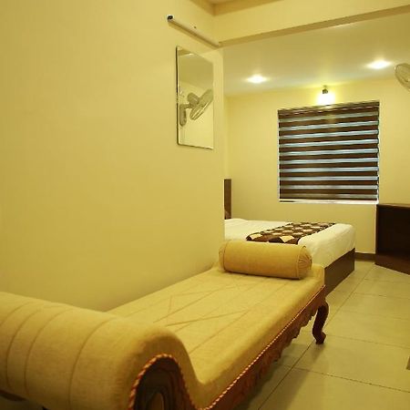 Kalathil Tourist Home Kunnamkulam Extérieur photo